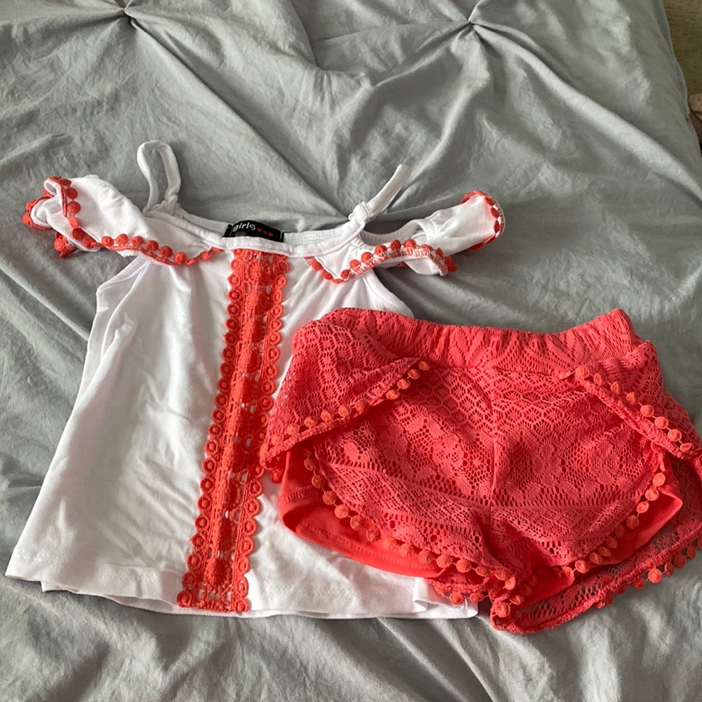 EUC Girls 2-Piece Top & Shorts Size 18mos Girl